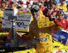 October 11, 2015: Joey Logano wins the Bank of America 500 at Charlotte Motor Speedway in Concord NC. (HHP/Harold Hinson)