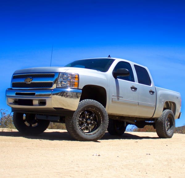 MaxTrac_07-13_Chevy_1500_4WD_7_vehicle_shot