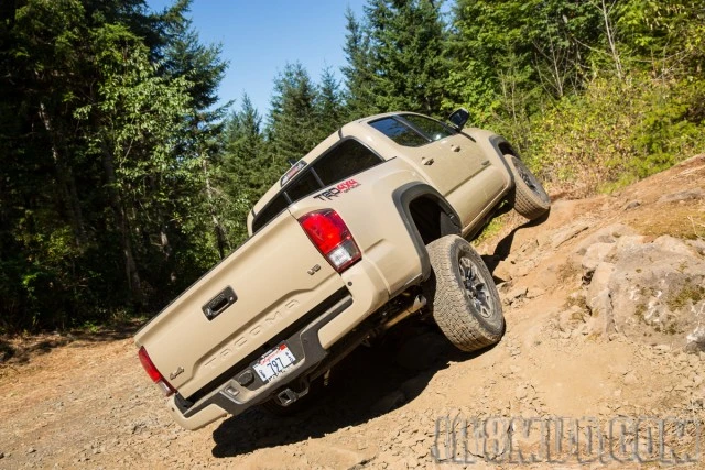 2016ToyotaTacoma-Toyota-Tacoma-TRD-Off-Road-109-640x427.webp