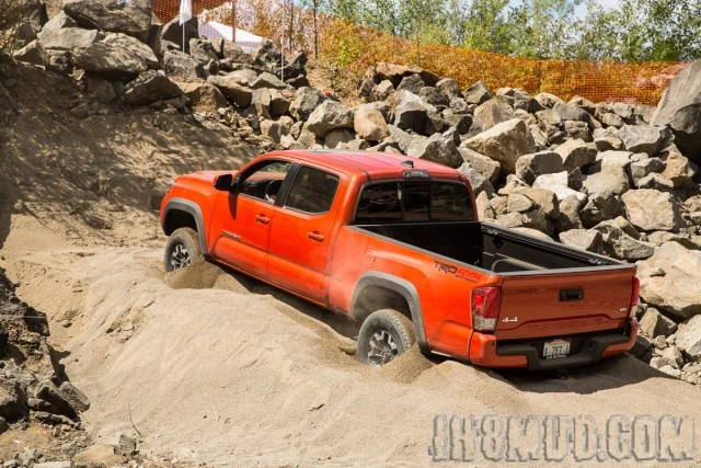 2016ToyotaTacoma-Toyota-Tacoma-TRD-Off-Road-127-640x427.webp