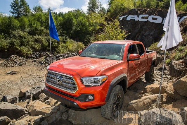 2016ToyotaTacoma-Toyota-Tacoma-TRD-Off-Road-130-640x427.webp