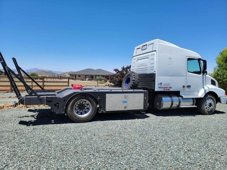AZ: 1999 Volvo Flatbed