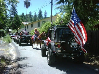 a3.bp.blogspot.com__KcViNy_KpFI_Uc3rVkl225I_AAAAAAAAEN4_05wDlnwv9_w_s320_parade_jeep_tail_flag.webp