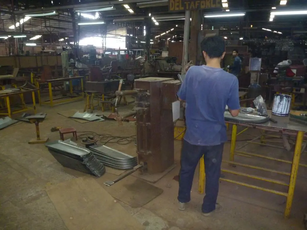 ai1091.photobucket.com_albums_i385_elmermdj_MDJUAN_20Plant_20for_20Forum_weldingflatfenders.webp