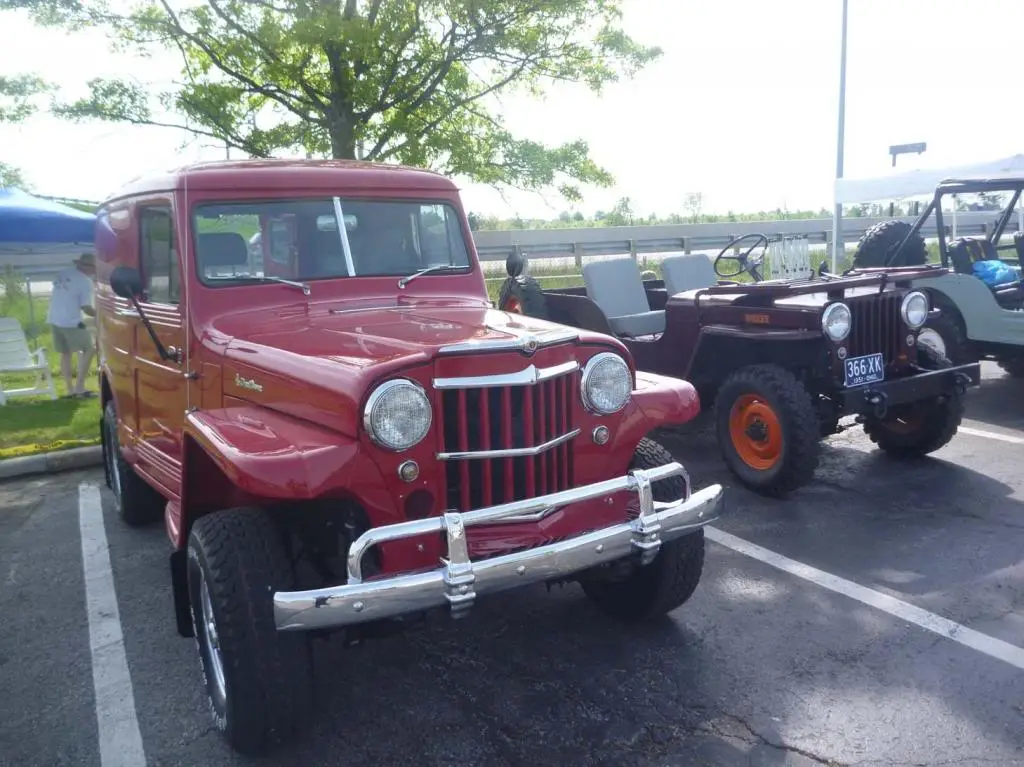ai1091.photobucket.com_albums_i385_elmermdj_Willys_20Reunion_20Pictures_P1260578.webp