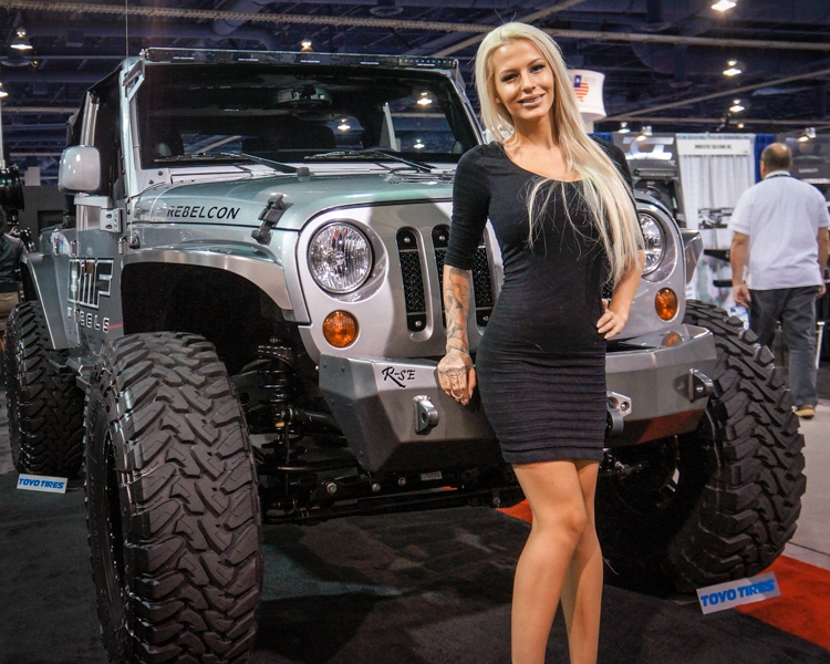 ajpfreek.com_wp_content_uploads_2013_11_women_of_sema_12.webp