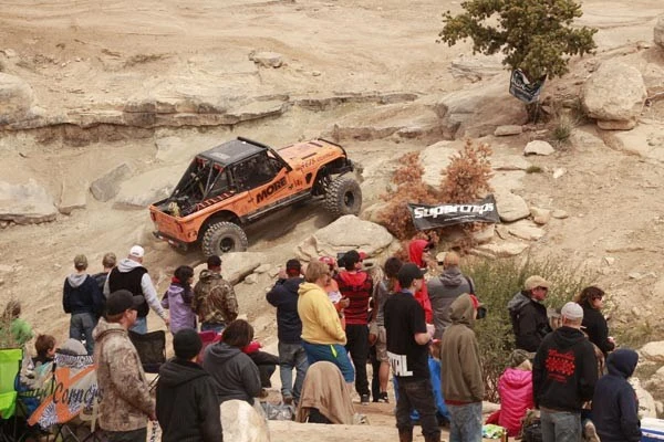 Team-Four-Corners-Dirt-Riot-Moab-Utah.webp