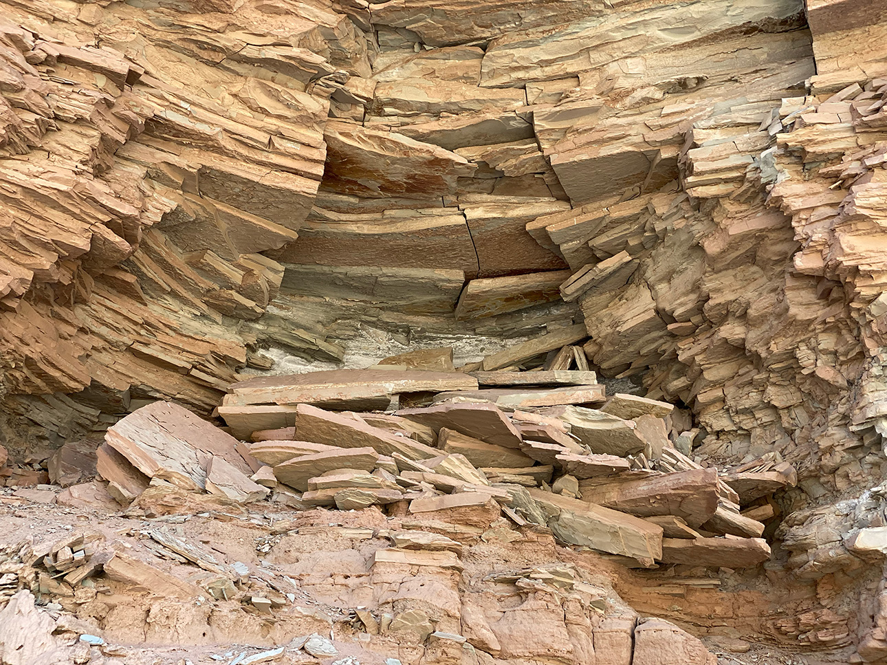 devils-canyon-geology.jpg